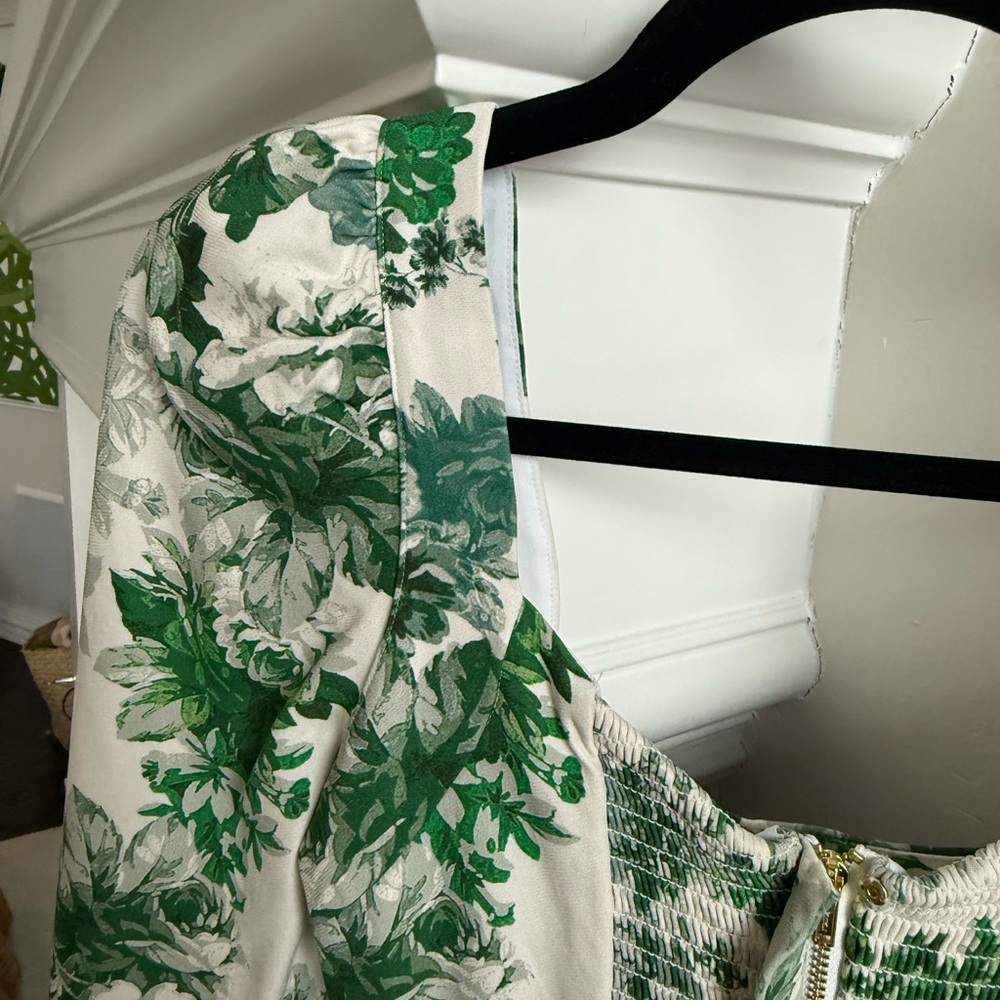 Cara Cara Floral Romper in Green and White size xs - Picture 6 of 7